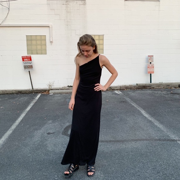 Asymmetrical Evening Dress - Picture 2 of 8